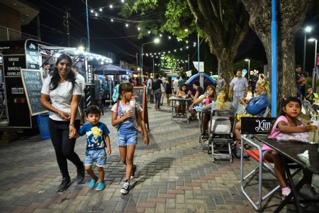 Más de 3 mil personas disfrutaron de la Peatonal de Verano