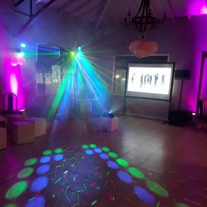 Disc Jockey  e iluminación ,Parlante ,consola ,Micrófono